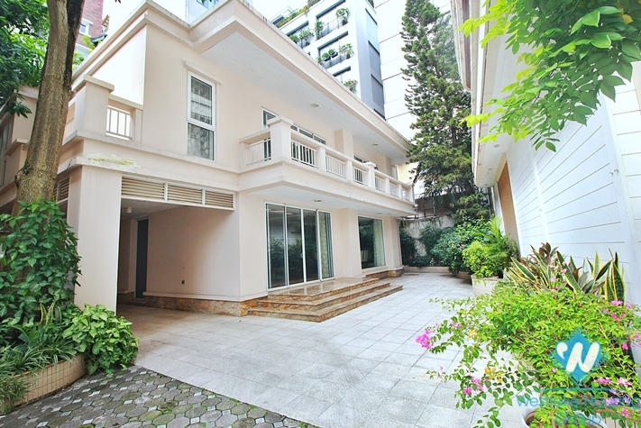 Serviced 4 bedrooms house for rent in Tay Ho ward, Ha Noi